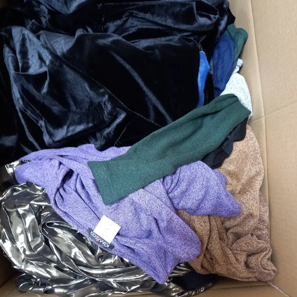 LARGE BOX OF ASSORTED CLOTHING ITEMS TO INCLUDE - DRESSES - JUMPERS - SKIRTS / COLLECTION ONLY 