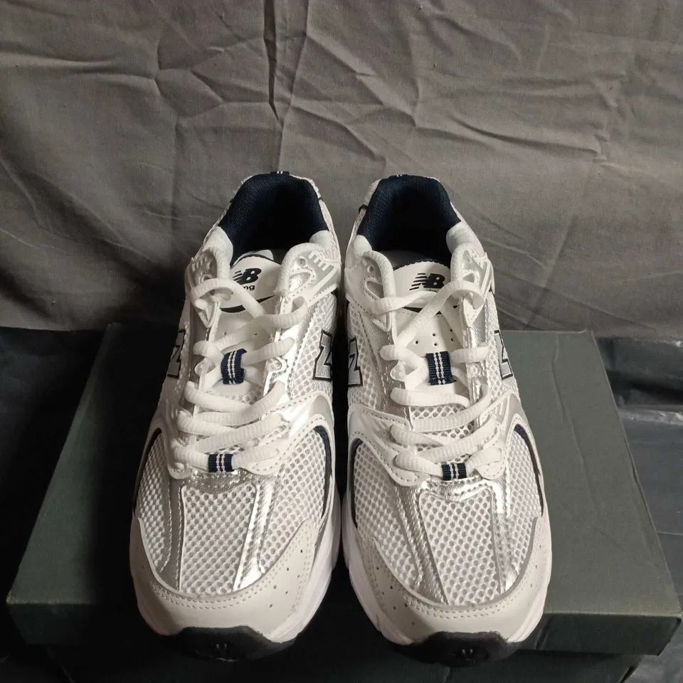 BOXED PAIR OF NEW BALANCE MR530SG TRAINING SHOES – WHITE/ NAVY - UK SIZE 5