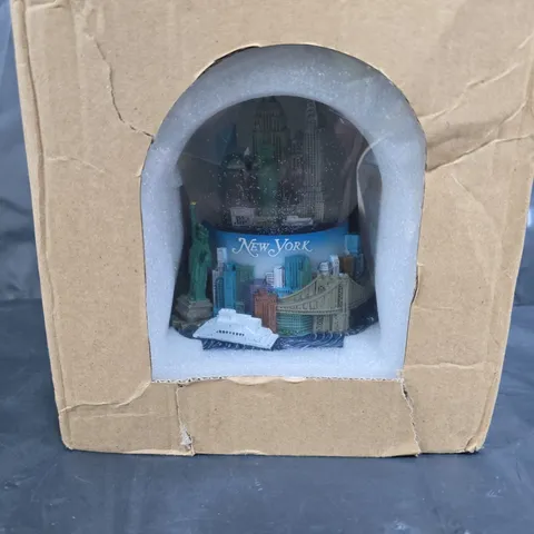 CITY SOUVENIRS NEW YORK SNOW GLOBE