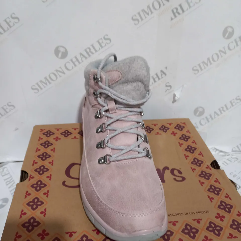 BOXED SKECHERS SYNERGY WARM TECH BOOTS, BLUSH - SIZE 7