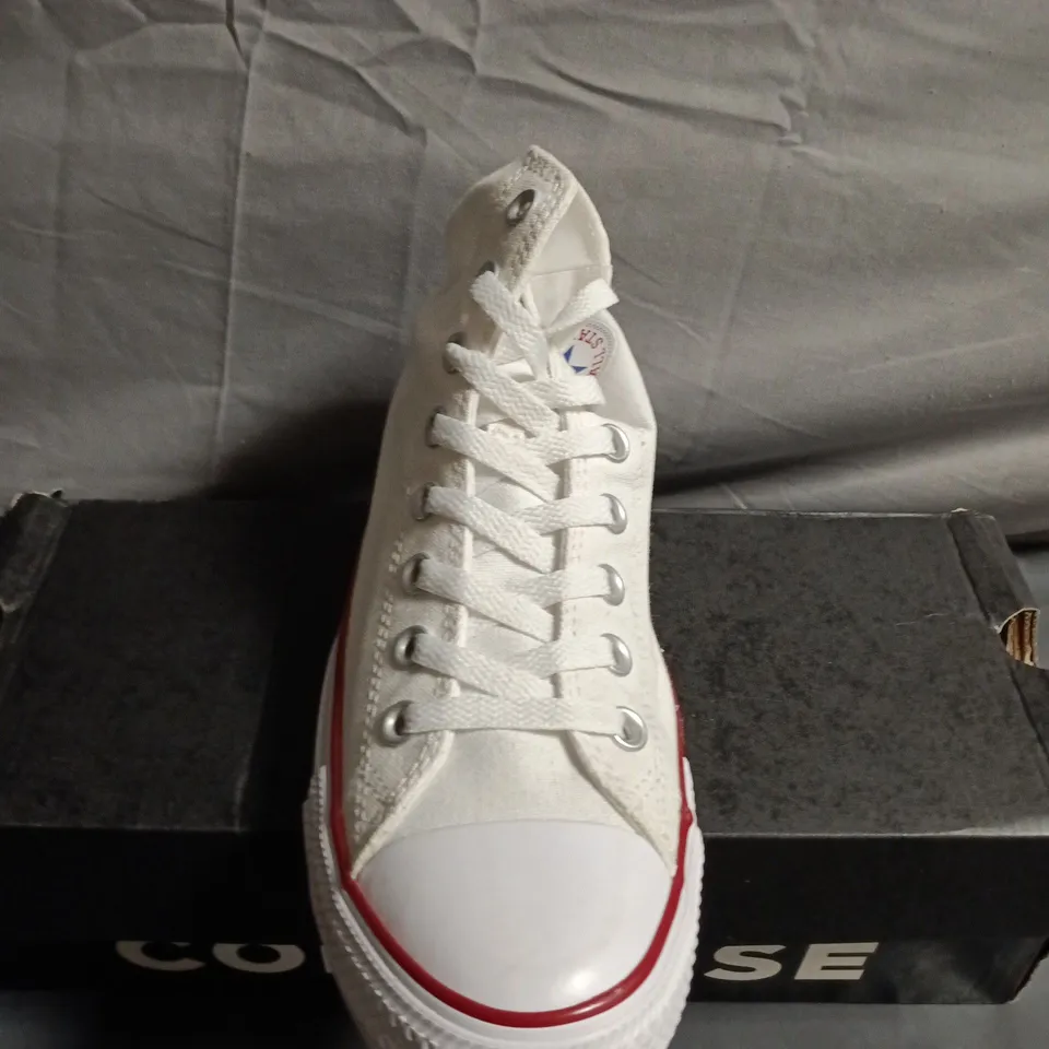 BOXED PAIR OF CONVERSE CHUCK TAYLOR ALL STAR HIGH-TOP SNEAKERS – WHITE - UK SIZE 8