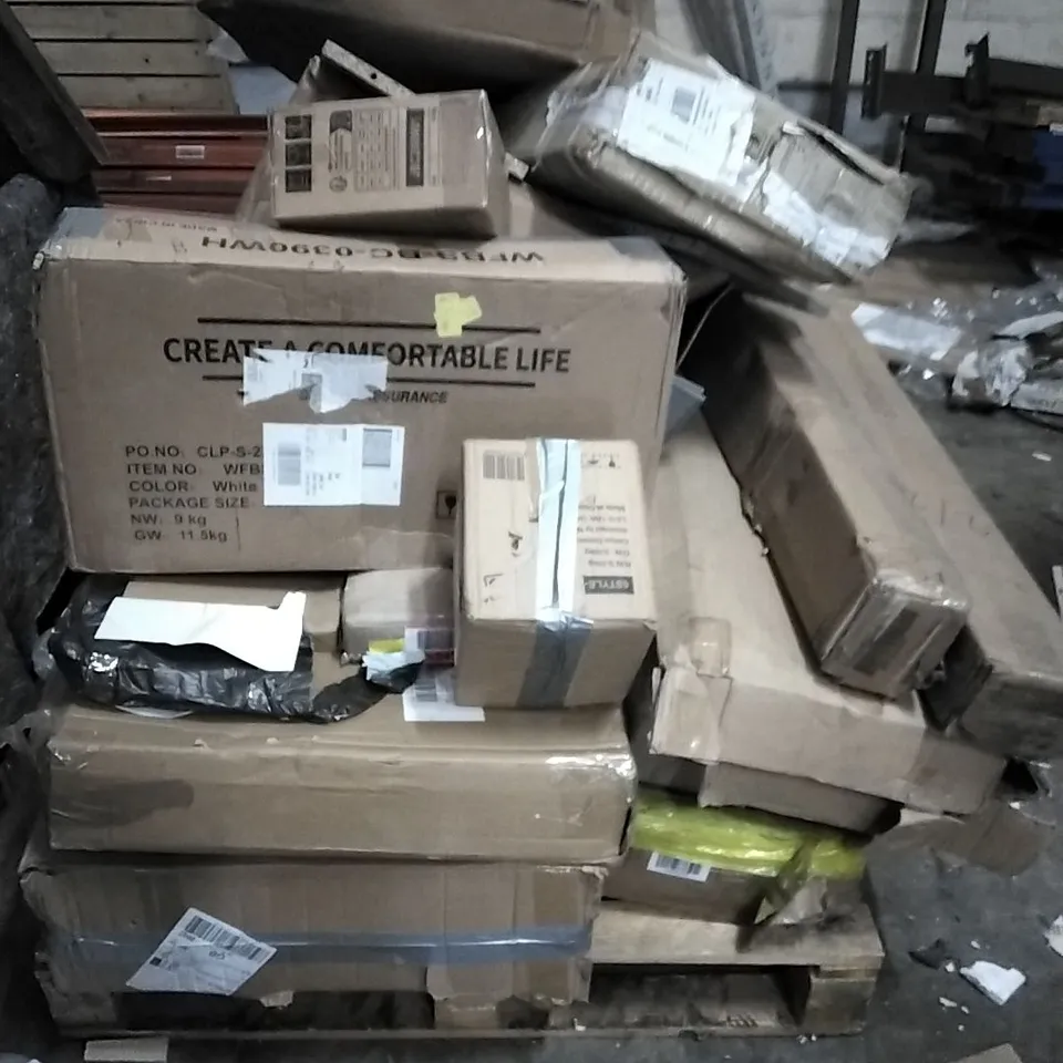 PALLET OF HOUSEHOLD ITEMS TO INCLUDE BAUBLES, TRAVEL CASE, JEWELLERY BOX AND OTHER ASSORTED ITEMS...