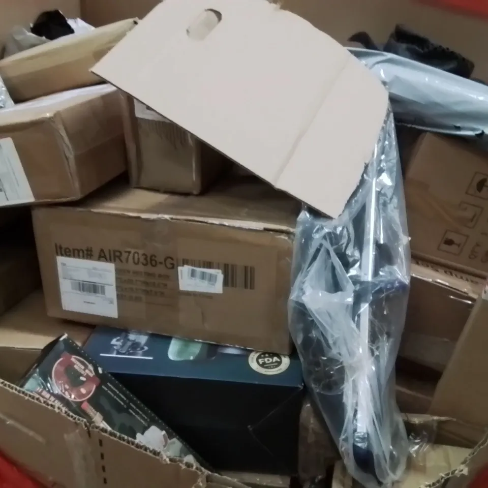 PALLET OF ASSORTED HOUSEHOLD GOODS AND PRODUCTS TO INCLUDE;CHICKEN NESTING BOX,CHILD'S SUBMACHINE GUN TOY,COLD PRESS JUICER