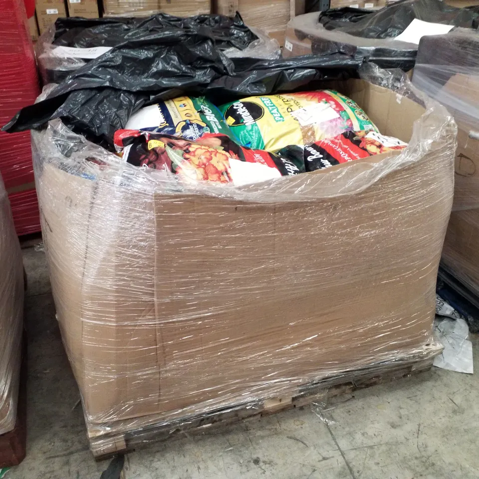 PALLET CONTAINING LARGE QUANTITY OF ASSORTED COMPOST