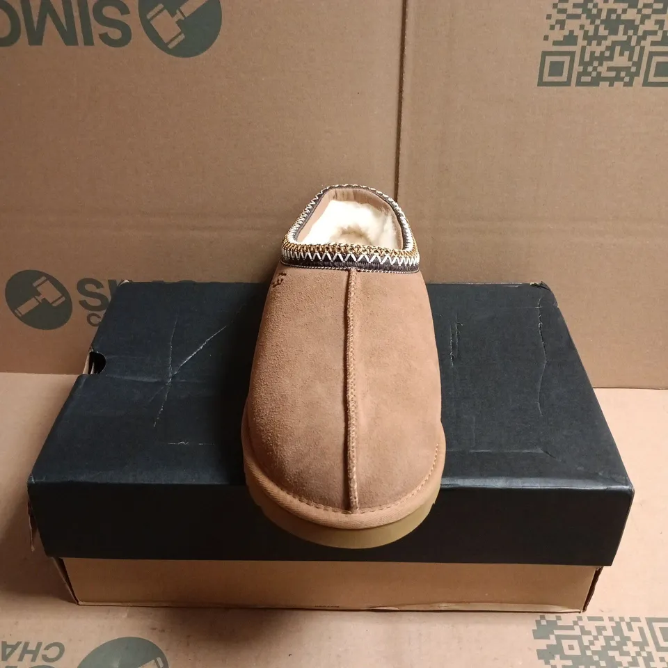 BOXED PAIR OF UGG TASMAN II SLIPPERS IN CHESTNUT SUEDE - 10