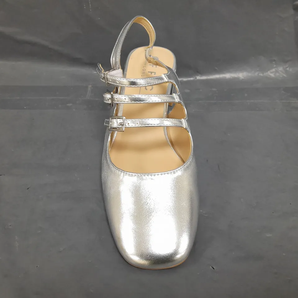 BOXED PAIR OF OFFICE SLINGBACK SANDALS IN SILVER SIZE 6