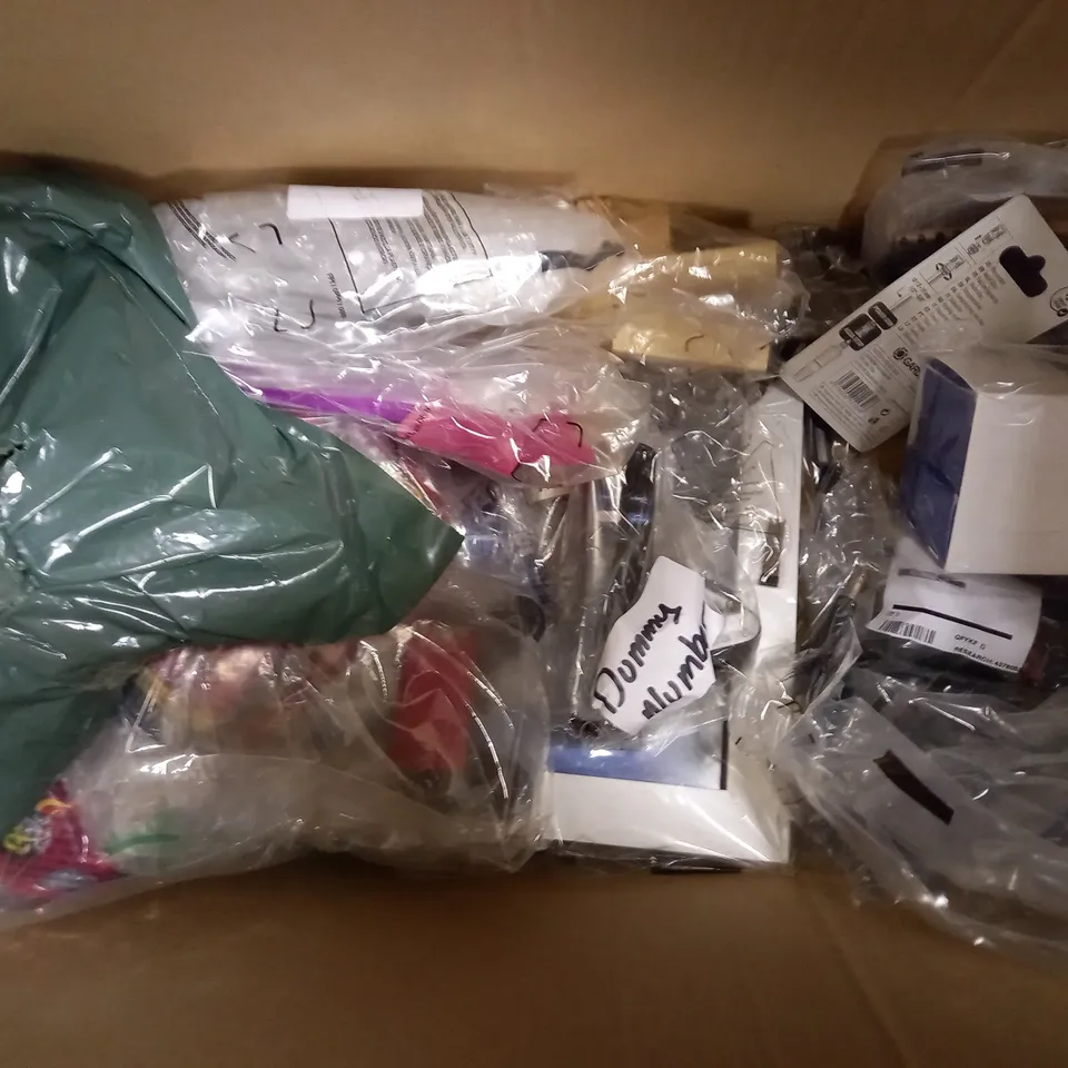 LOT OF APPROXIMATELY 25 ASSORTED HOUSEHOLD ITEMS, TO INCLUDE PET HARNESS, LOL SURPRISE TOY, WIRELESS CHARGER, ETC