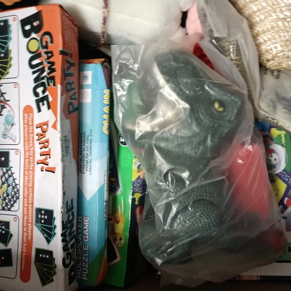 BOX OF APPROXIMATELY 20 ASSORTED TOYS AND GAMES TO INCLUDE TH ART OF CREATING STORIES, DID YOU FART, ETC - COLLECTION ONLY