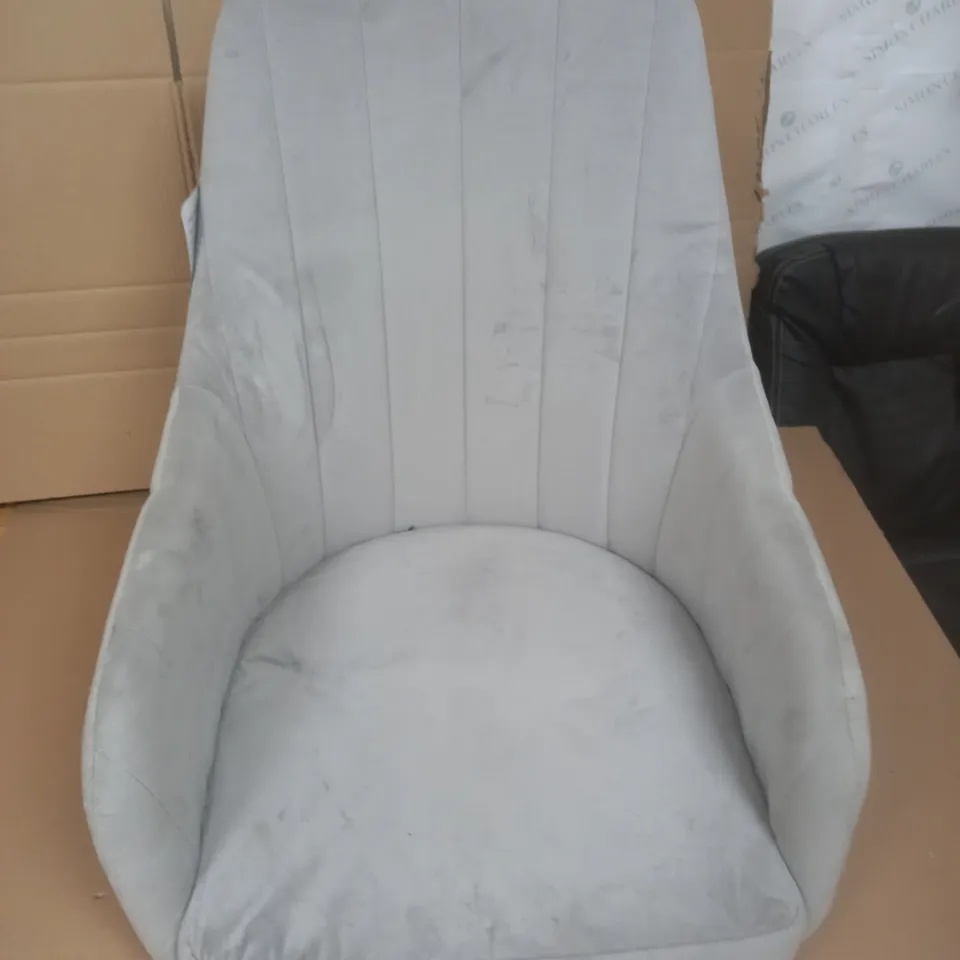 LIGHT GREY FABRIC CHAIR ON ADJUSTABLE WHEELED BASE