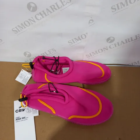 PAIR OF CRIVIT LADIES' AQUA SHOES SIZE 6