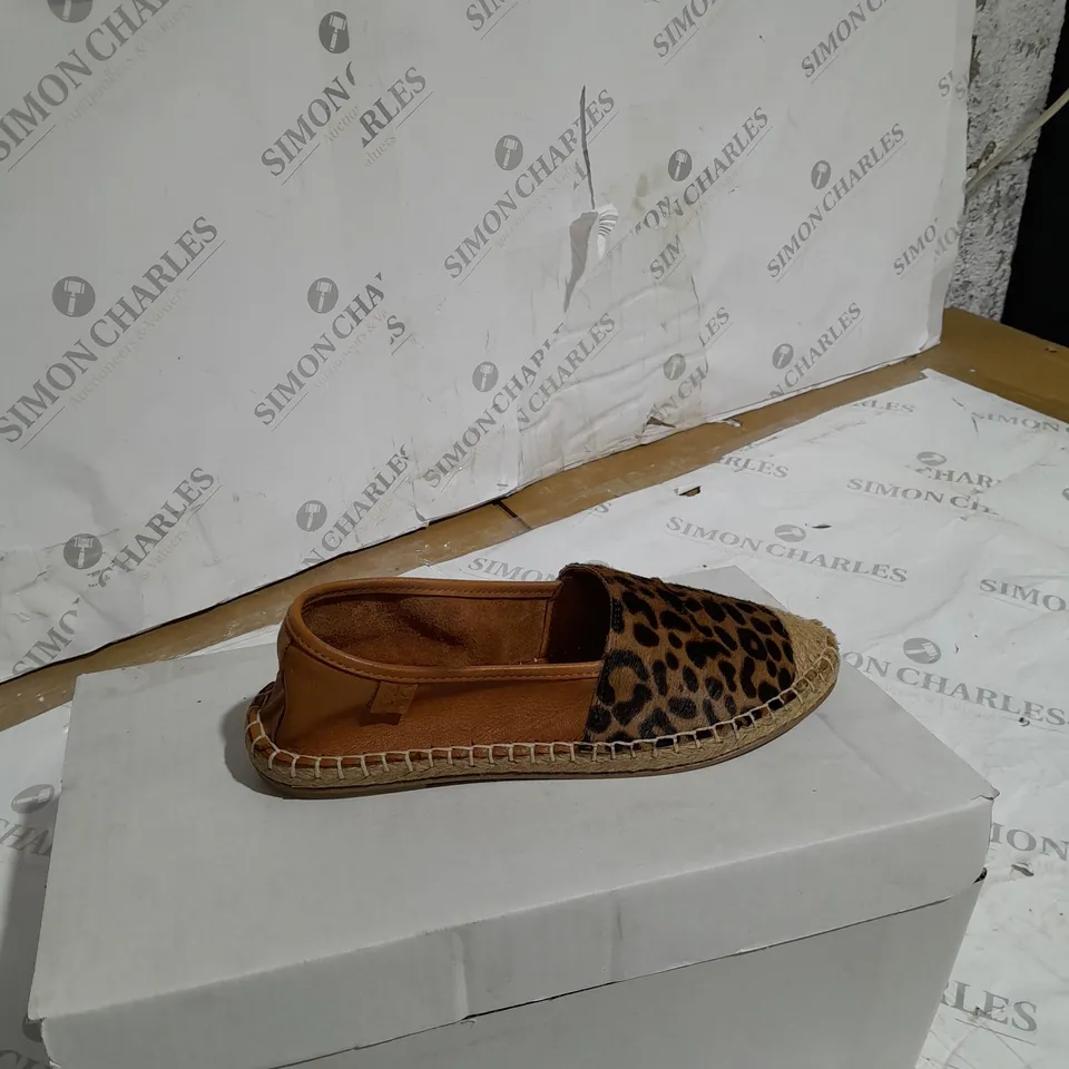 BOXED MODA IN PELLE ESPECIAL TAN AND LEOPARD SHOES SIZE 5