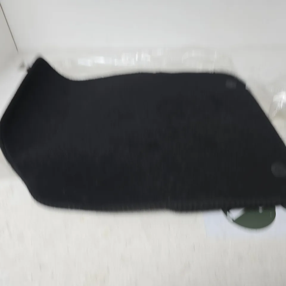 SET OF 4 CAR MATS