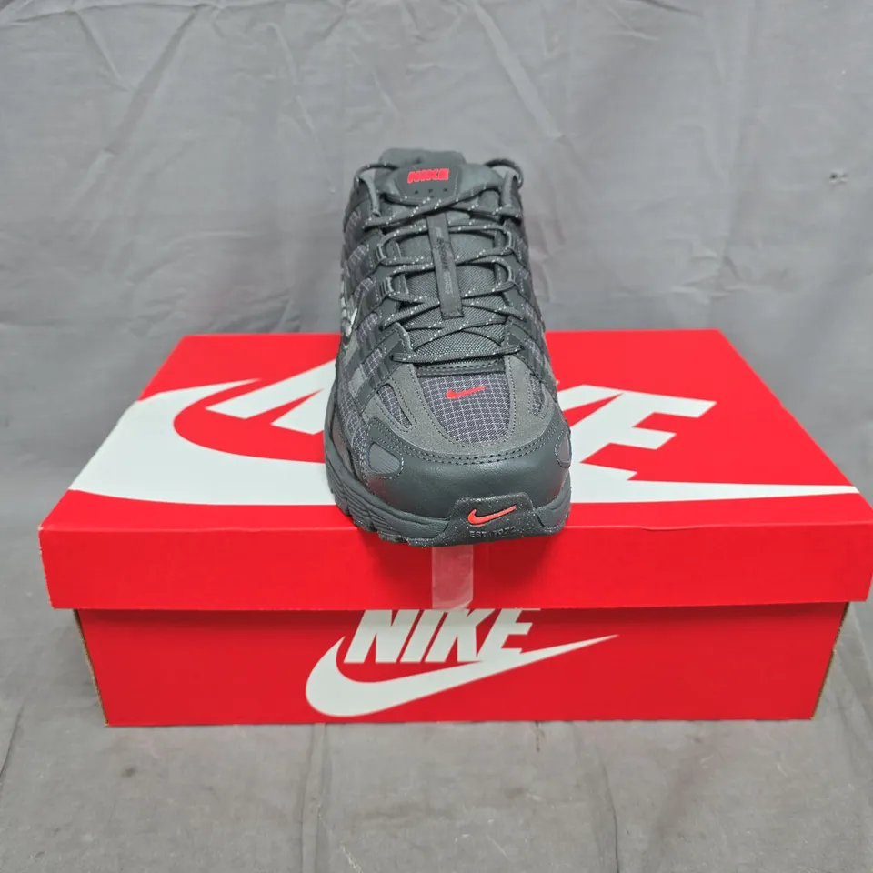 BOXED PAIR OF NIKE P-6000 PRM SHOES IN GREY/SILVER SIZE UK 12