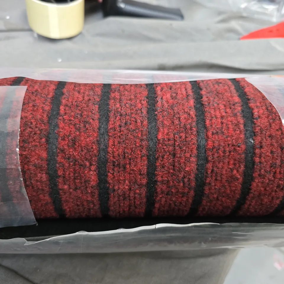RED AND BLACK STIPED RUG W 120 CM LENGTH UNKNOW 