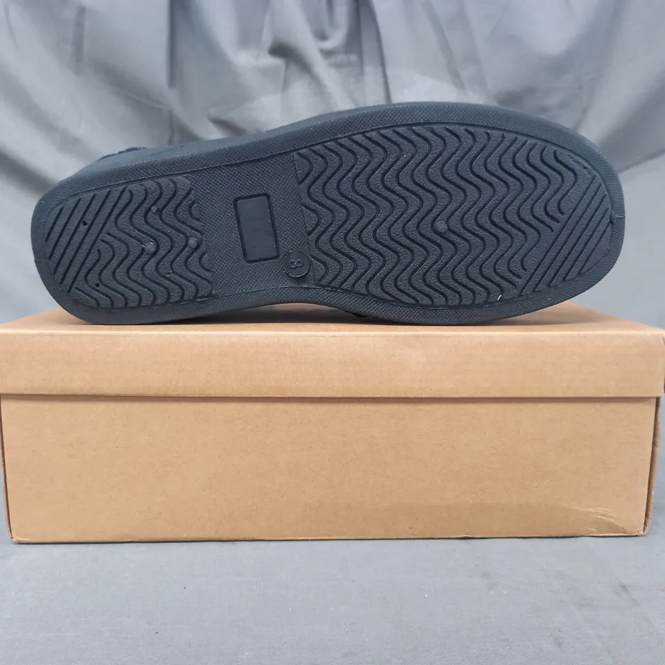 BOXED PAIR OF OAKENWOOD SLIPPERS IN NAVY UK SIZE 8