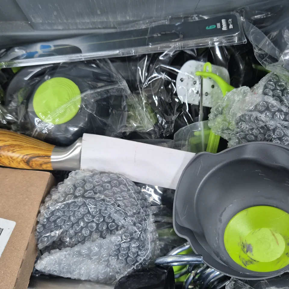 APPROXIMATELY 10 ASSORTED HOUSEHOLD ITEMS TO INCLUDE TUNGSTEN CARBIDE TIPPED SAWBLADE, MILWAUKEE MEDIUM METAL SAWZALL BLADES, ETC - COLLECTION ONLY