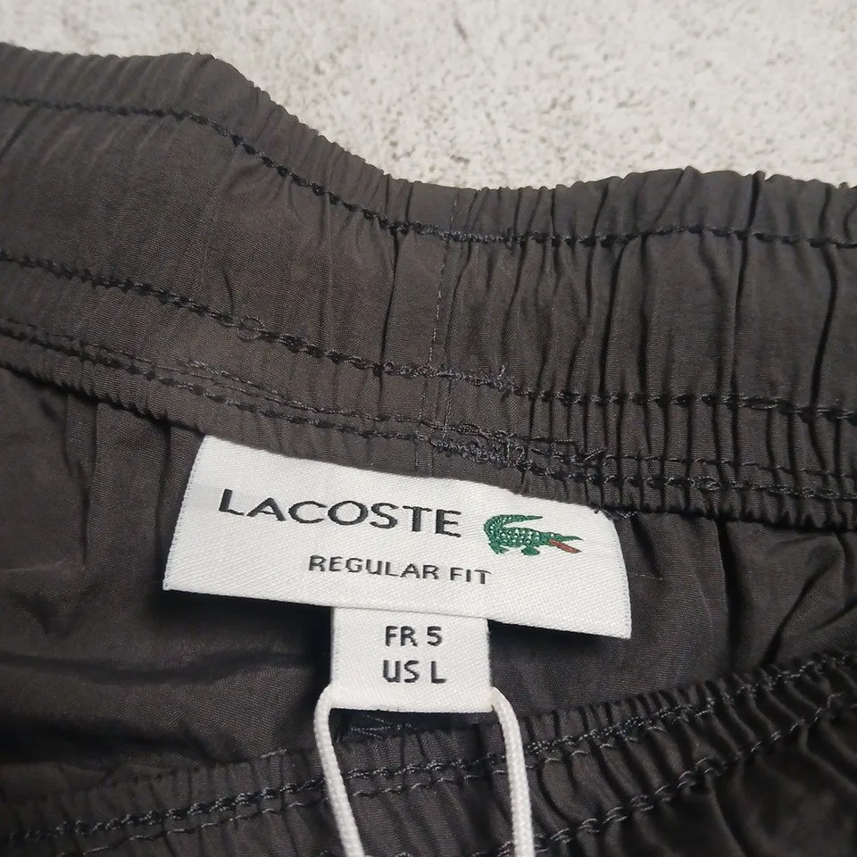 LACOSTE BLACK REGULAR FIT SHORTS – UK L (US L, FR 5)