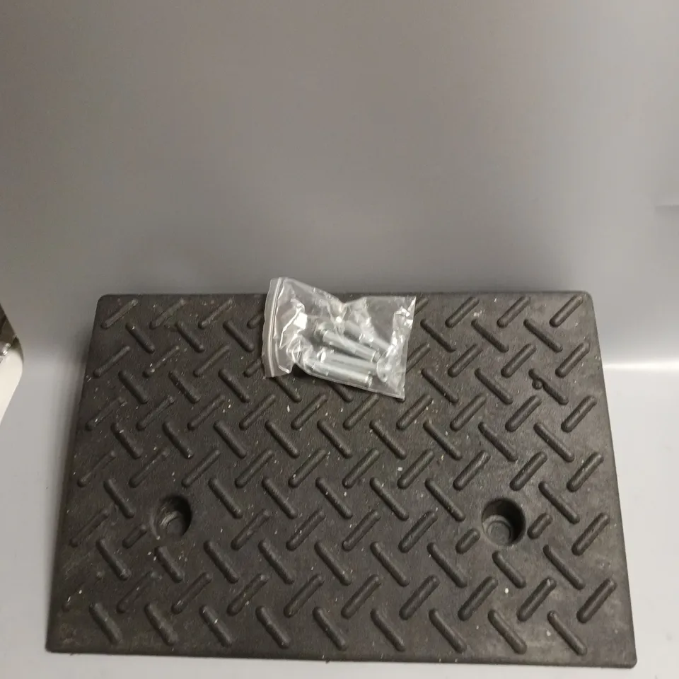 PAIR OF KERB RAMPS WITH BOLTS INCLUDED