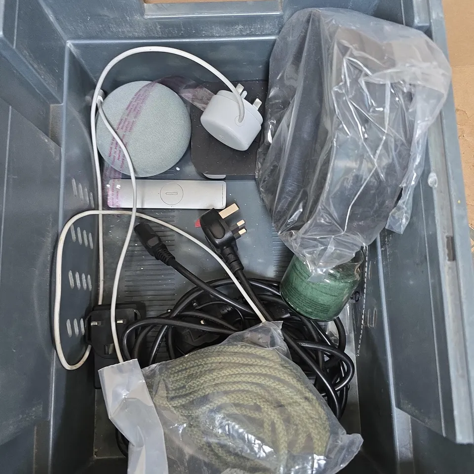 APPROXIMATELY 5 ASSORTED HOUSEHOLD PRODUCTS TO INCLUDE SCENTED CANDLES, NEST DEVICE, POWER SUPPLY ETC 