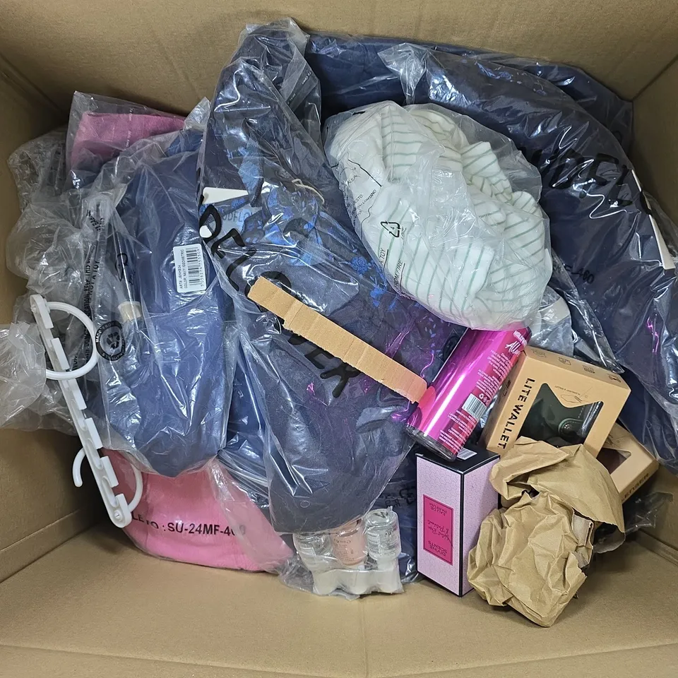 APPROXIMATELY 15 ASSORTED ITEMS TO INCLUDE MUDFLOWER CLOTHING, LITE WALLET, DIVINE SCENTS EAU DE PARFUM, ETC