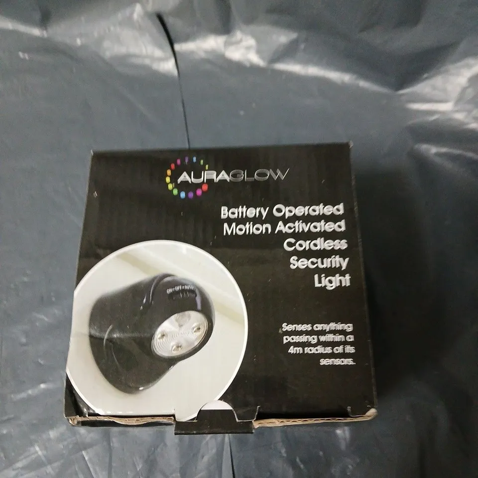 BOX OF APPROXIMATELY 12 ASSORTED HOUSEHOLD ITEMS INCLUDING PERFECT FIT DOG HARNESS , FROST CADDY PIPING BAG AND SECURITY LIGHT 