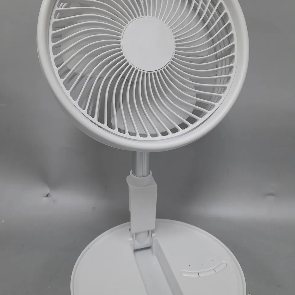 BOXED BELL & HOWELL RECHARGEABLE EXTENDABLE DESK & FLOOR FAN, WHITE