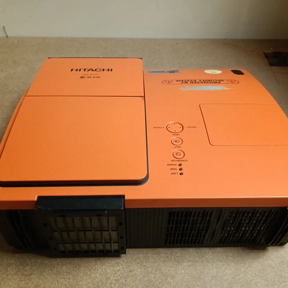 HITACHI ED-A110 LCD PROJECTOR
