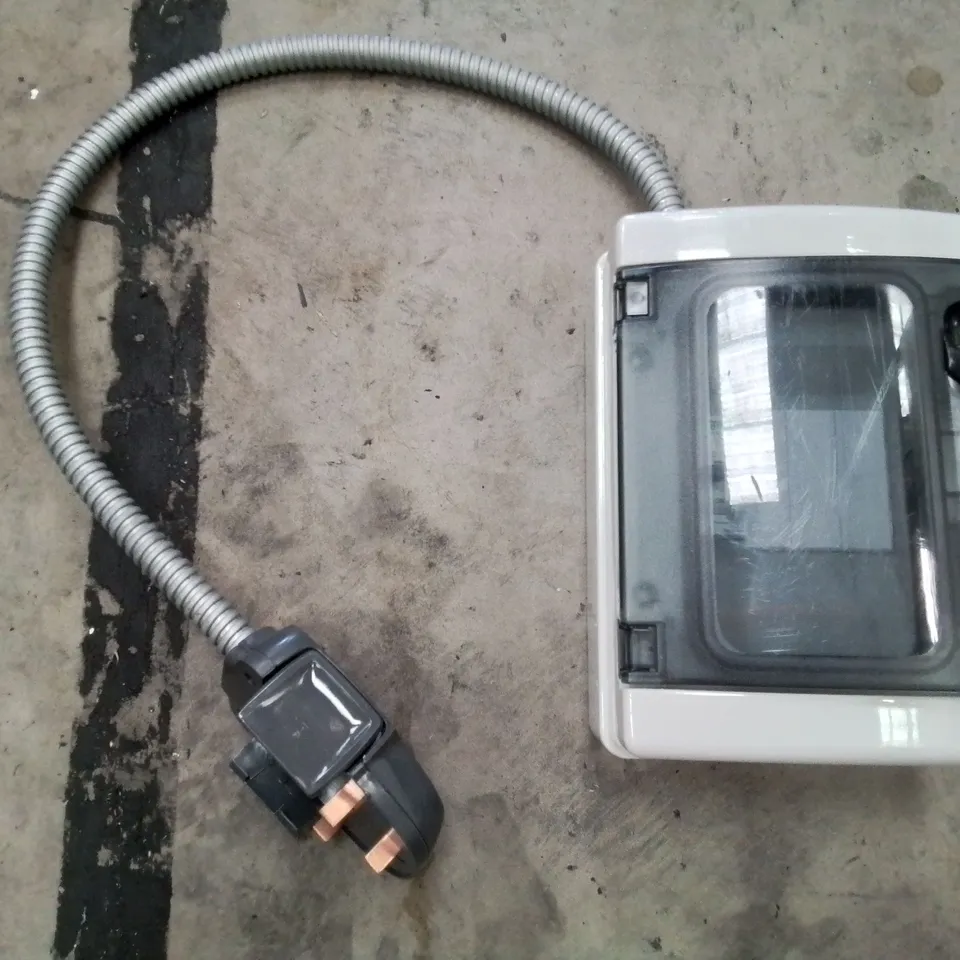 PALLET OF APPROXIMATELY 140 SCHNEIDER ELECTRIC IC60H RCBO TRIP BOXES
