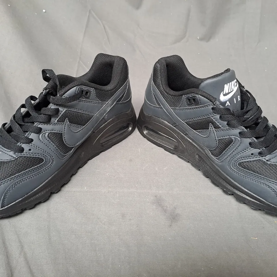 PAIR OF NIKE AIR MAX SHOES IN DARK GREY UK SIZE 7