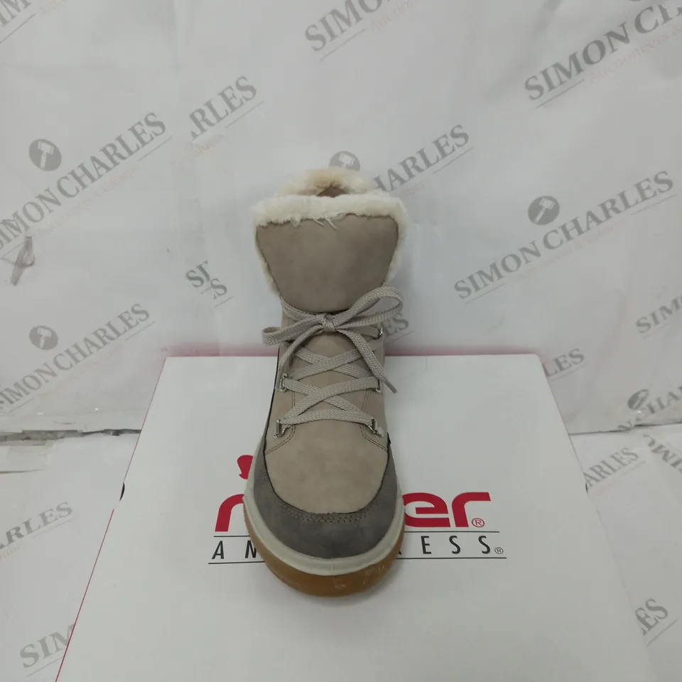 BOXED PAIR OF RIEKER ANTISTRESS WARM HIKING BOOTS SIZE 7.5 CREAM 