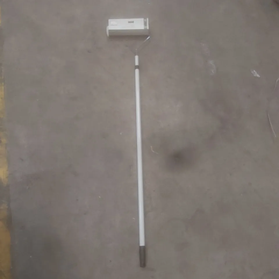 HARRIS WALLS & CEILINGS 9" ROLLER FRAME & SLEEVE ON A POLE