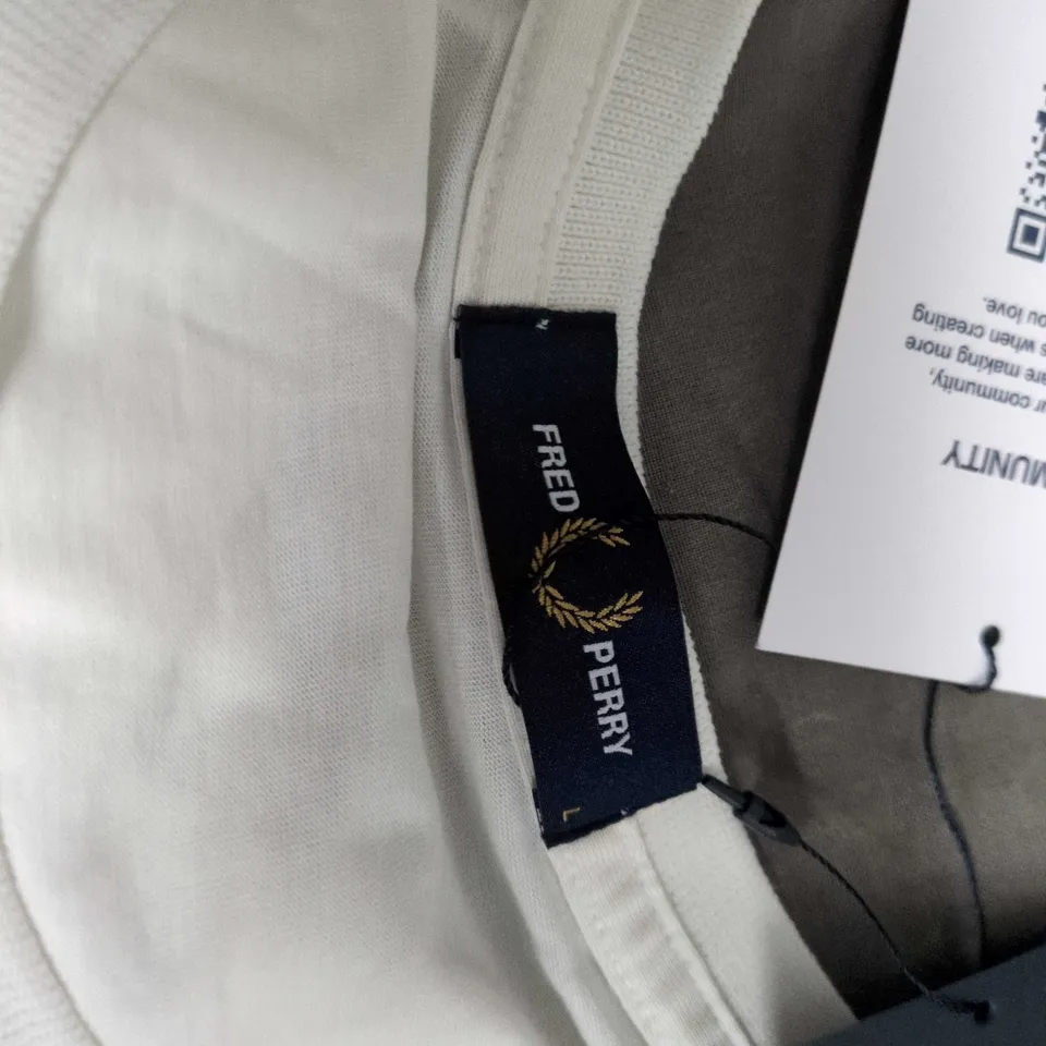 FRED PERRY CREW NECK T-SHIRT – SNOW WHITE, SIZE L