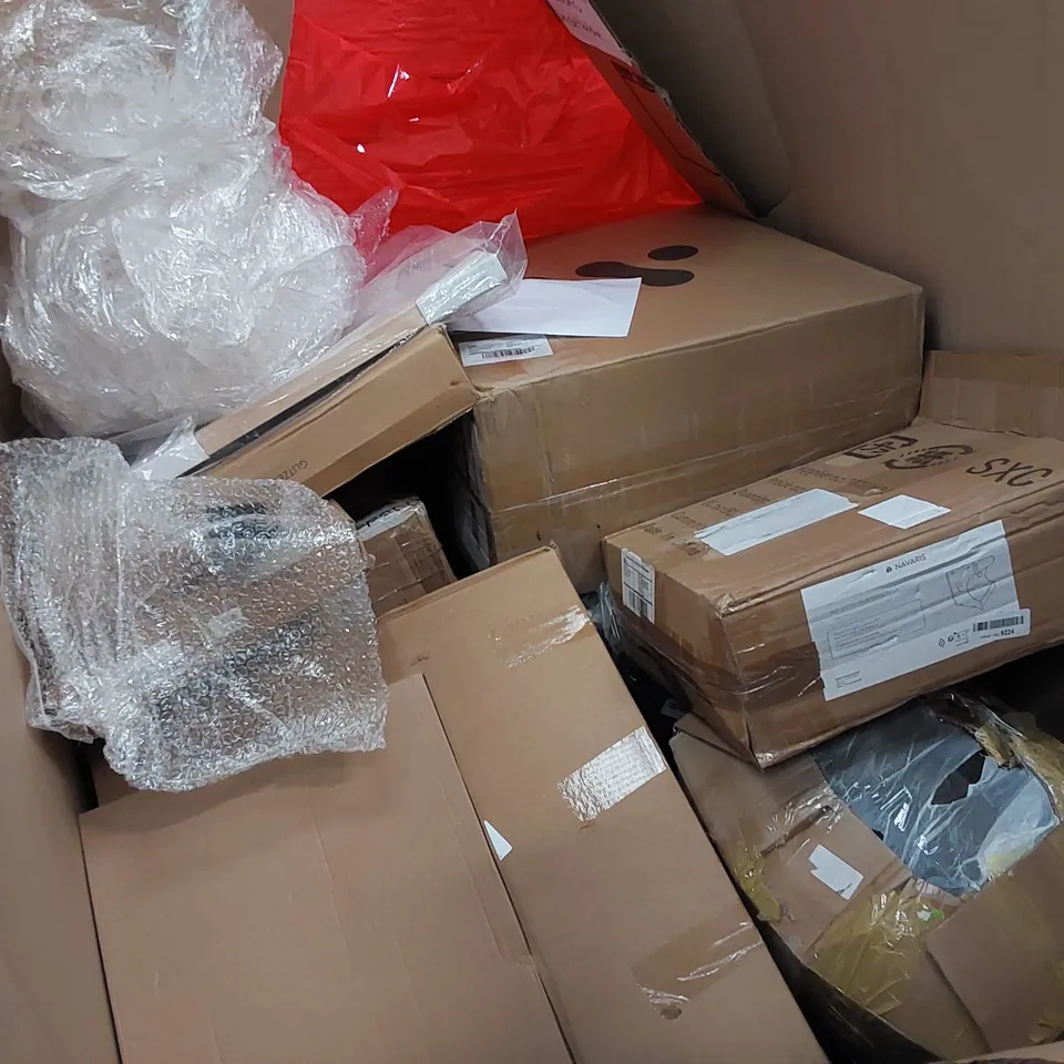PALLET OF ASSORTED ITEMS INCLUDING: DEHUMIDIFIER, DUVET, BED RAIL GUARD, TOILET SEAT COVER, FLOOR MAT, PICTURE FRAME
