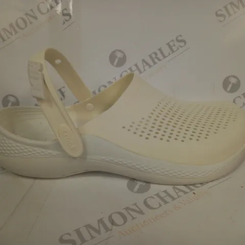 BOXED PAIR OF CROCS LITERIDE 360 CLOGS IN CREAM UK SIZE M11/W12