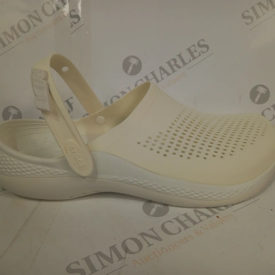 BOXED PAIR OF CROCS LITERIDE 360 CLOGS IN CREAM UK SIZE M11/W12