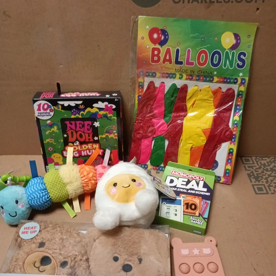 APPROXIMATELY 15 ASSORTED TOYS & GAMES PRODUCTS TO INCLUDE HAND WARMERS, BALLOONS, EGG HUNT GAME ETC 