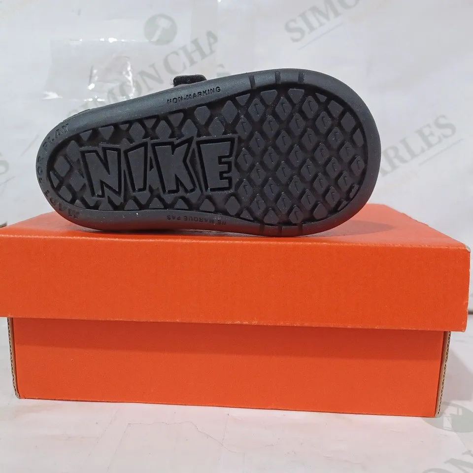 BOXED PAIR OF NIKE PICO 5 KIDS SHOES IN BLACK UK SIZE 4.5