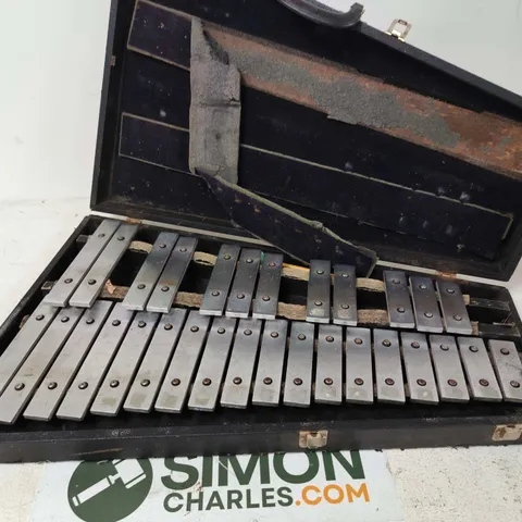 GLOCKENSPIEL IN HARD CASE – METAL XYLOPHONE