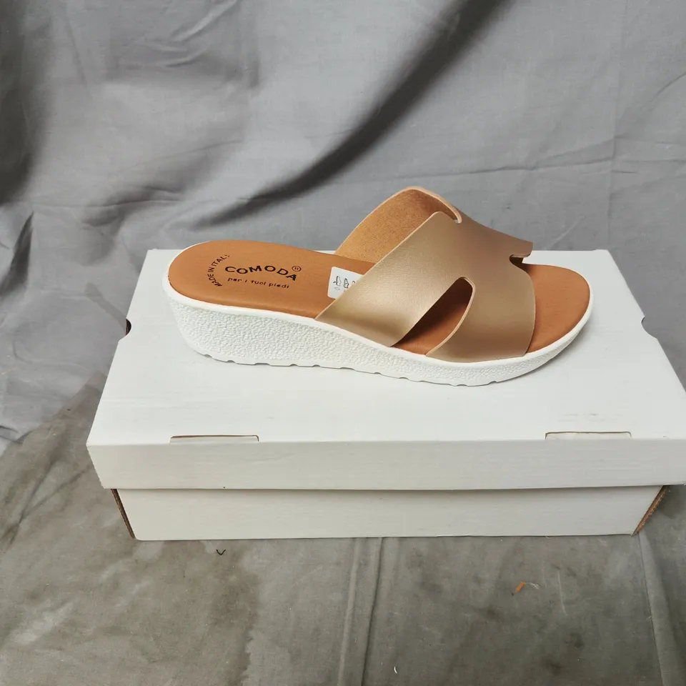 SIZE EU 39 COMODA GOLD-TONE SANDALS