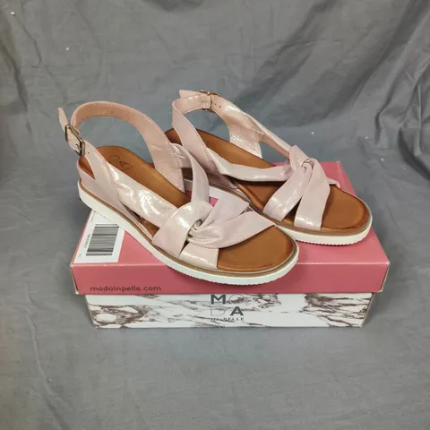 MODA IN PELLE ROSE GOLD METALLIC LEATHER TWISTED STRAP WEDGE SANDALS – UK 7
