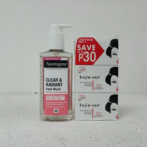 APPROXIMATELY 15 ASSORTED COSMETIC ITEMS TO INCLUDE NEUTROGENA, KOJIE SAN, ETC - COLLECTION ONLY