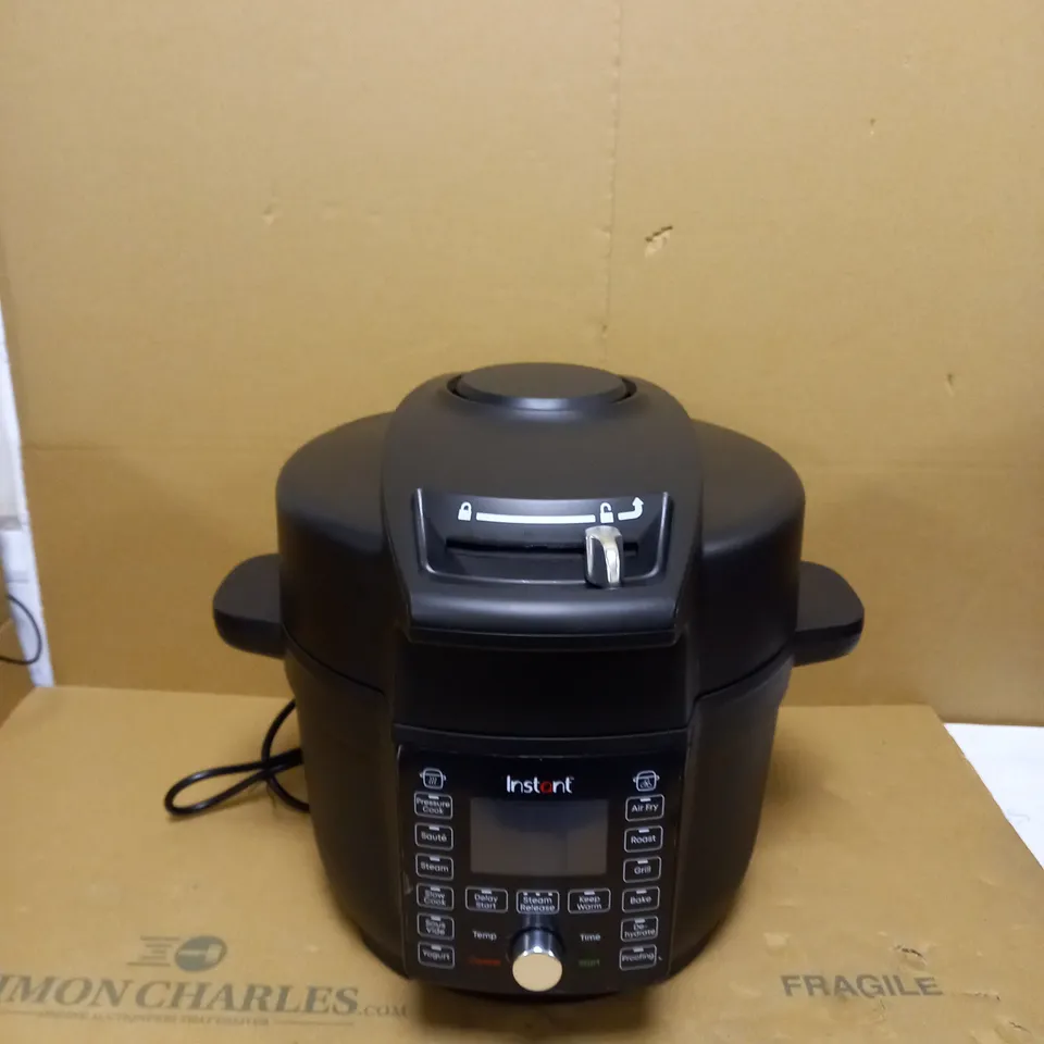 INSTANT POT DUO CRISP WITH ULTIMATE LID MULTI-COOKER AND AIR FRYER 
