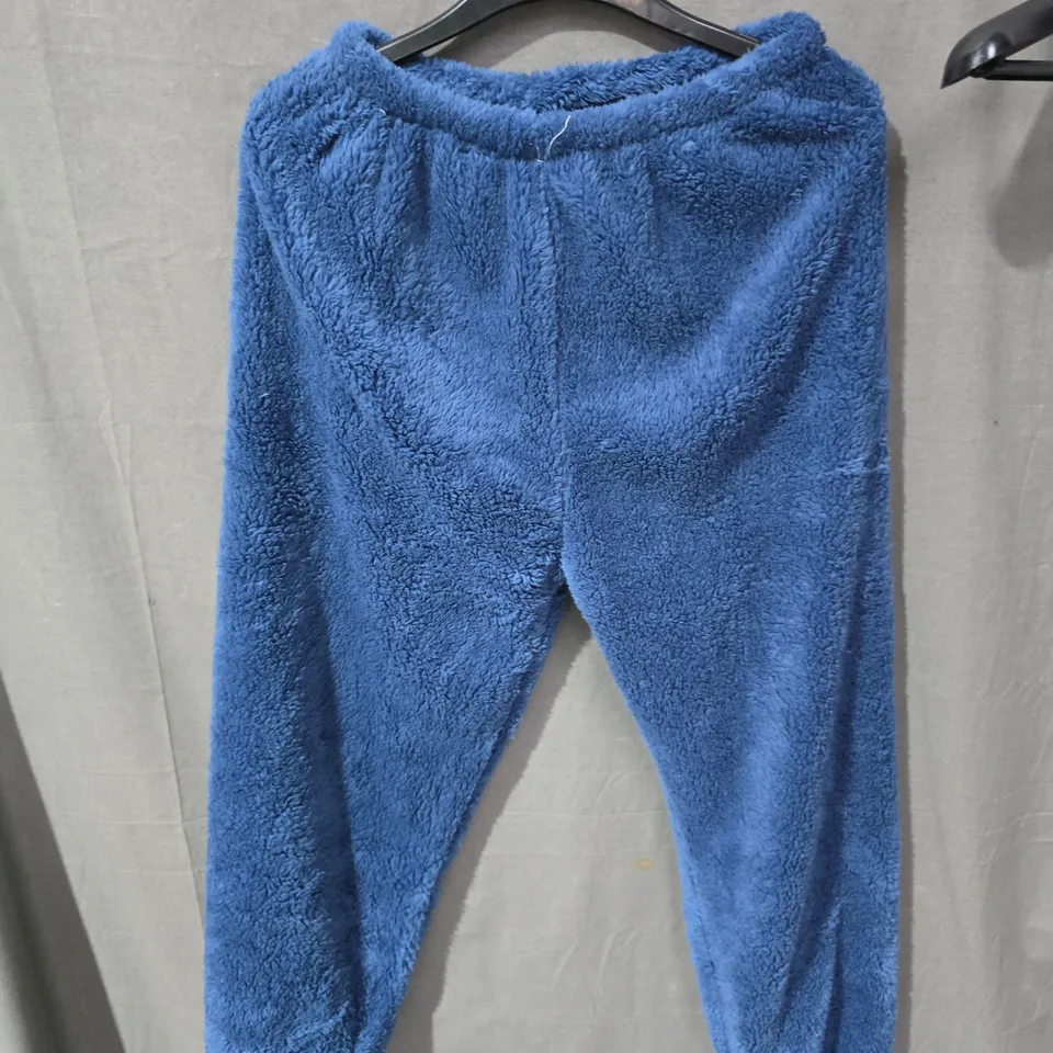 BOX OF APPROXIMATELY 25 CLOTHING ITEMS INCLUDING: GREEN SPORTS JERSEY, BLUE HOODIE AND BLUE FLEECE PANTS