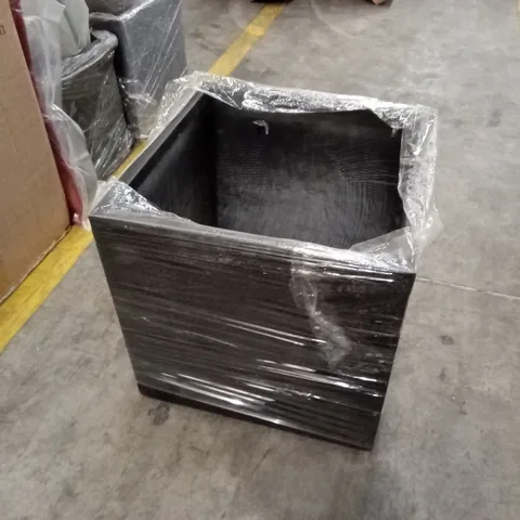 MEDIUM SIZE GARDEN PLANTER 