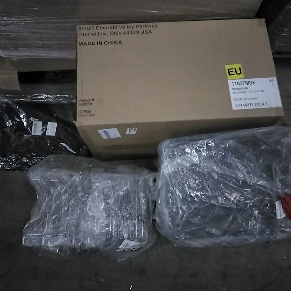 PALLET OF ASSORTED ITEMS INCLUDING M DESIGN KITCHEN STACKING BASKETS, M DESIGN WIRE BASKETS, HANGROW CAR BOOT ORGANISER, HANGING STORAGE WARDROBE, GLOBAL WALKABOUT SCRATCH OFF MAP,  