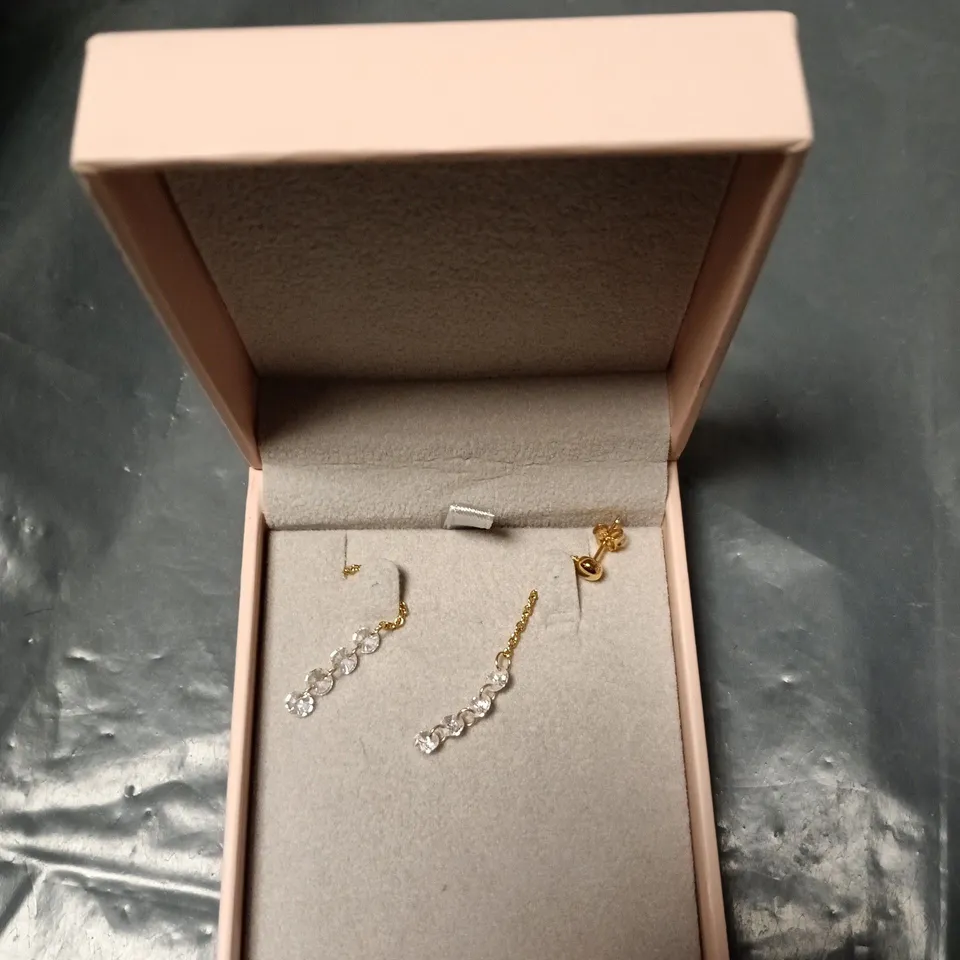 BOX OF APPROXIMATELY 25 ASSORTED JEWELRY ITEMS TO INCLUDE:THANKYOU PIN AND DIAMONIQUE EARRINGS 