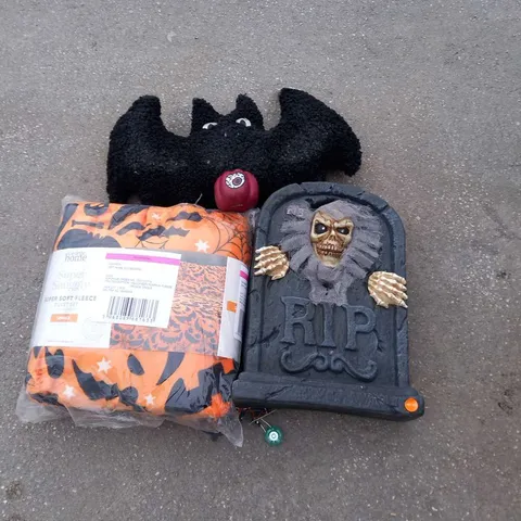 LARGE QUANTITY OF ASSORTED HALLOWEEN DECORATIONS