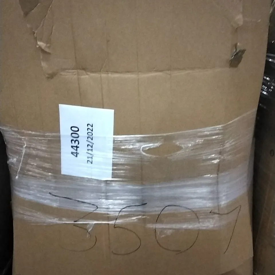 PALLET OF ASSORTED ITEMS INCLUDING FIXKIT EXPANDABLE HOSE, SUFUHOM MEMORY FOAM PILLOW, 75FT HOSE, MARNUR MEMORY FOAM CONTOUR PILLOW, MISIKI MEMORY FOAM PILLOW, FOWONG NECK PILLOW