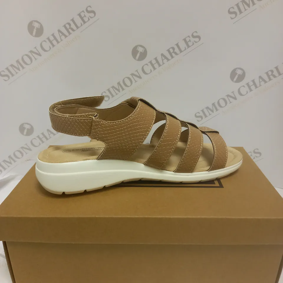 BOXED PAIR OF CUSHION WALK ONE TOUCH CLOSE SANDALS IN TAN - SIZE 5