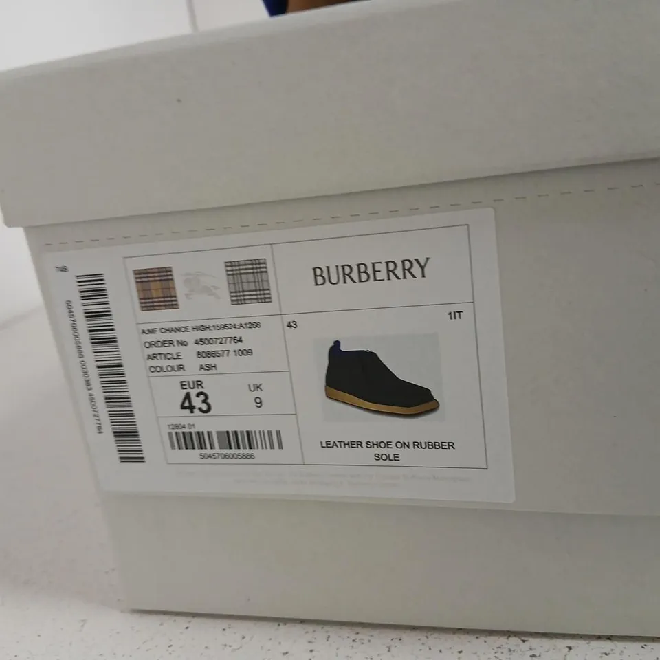 BURBERRY GREY SUEDE LEATHER BOOTS WITH RUBBER SOLE – UK 9 (EU 43)